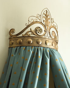 Bed crown