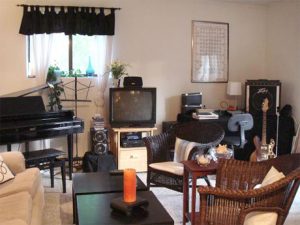 Cluttered apartment shown on Apartment Therapy 