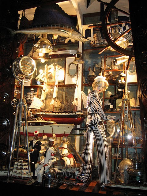 bergdorf holiday windows 2010 023